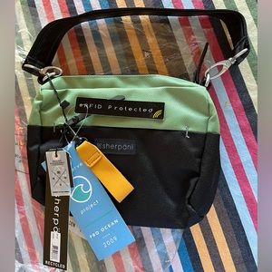 Sherpani NWT Jaden travel bag